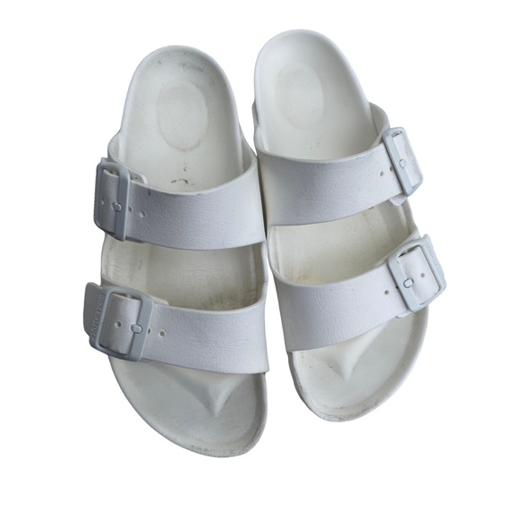 Birkenstock Shoes - Birkenstock white Arizona slides size 38